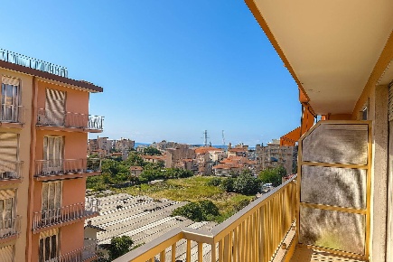 Foto Appartamento a Vallecrosia Centro di 92 m² con 4 locali in vendita