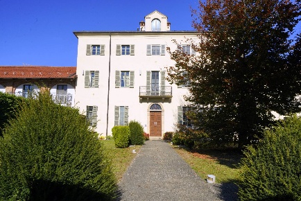 Foto Appartamento in Via Giosué Carducci, Druento di 190 m² con 5 locali