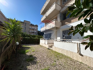Foto Duplex in Via San Rocco, Terracina Centro di 124 m² con 8 locali