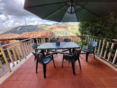 Foto Appartamento a Sonnino Centro di 113 m² con 6 locali in vendita