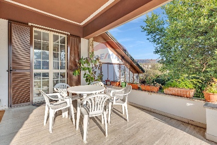 Foto Villa singola in Sole, Rodano Lucino Rodano di 216 m² con 4 locali