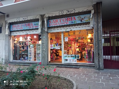 Foto Negozio in VIA MATTEOTTI, Melzo di 93 m² in affitto