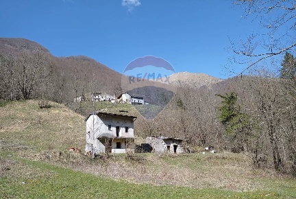 Foto Rustico in Via Confine, Resia Uccea di 76 m² con 4 locali in vendita