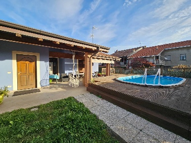 Foto Villa singola in VIA LANCA, Oleggio Centro di 203 m² con 7 locali