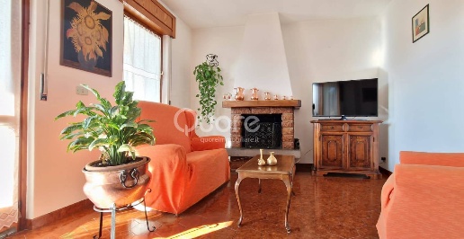 Foto Appartamento in via pascoli, Tarcento Centro di 161 m² con 6 locali