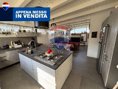 Foto Appartamento in Via Vito Cavataio, Terrasini Centro di 130 m²