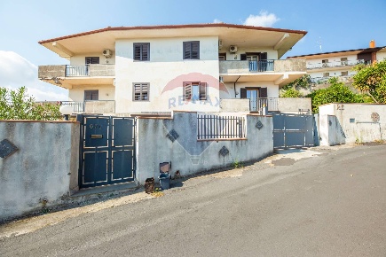 Foto Villa bifamiliare in Via Pulei, Mascalucia Centro di 230 m² in vendita