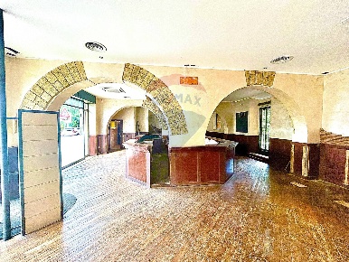 Foto Locale commerciale in Via Appia Nuova, Terracina Centro Storico