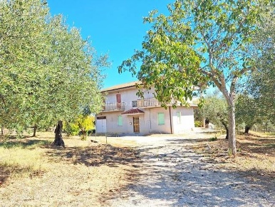 Foto Casa indipendente in contrada fiume colle ospedale, Penne di 220 m²
