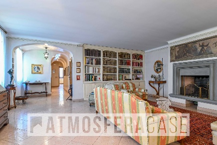 Foto Appartamento in Via Papa Giovanni XXIII, Leffe di 210 m² con 5 locali