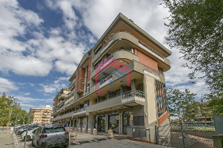 Foto Attività commerciale in Via Carducci, Aprilia Semicentro di 120 m²