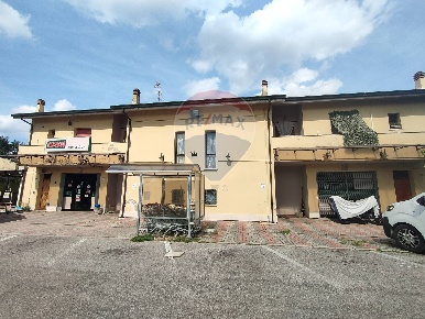 Foto Case semi ndipendenti a Ferrara San Bartolomeo di 386 m² con 10 locali