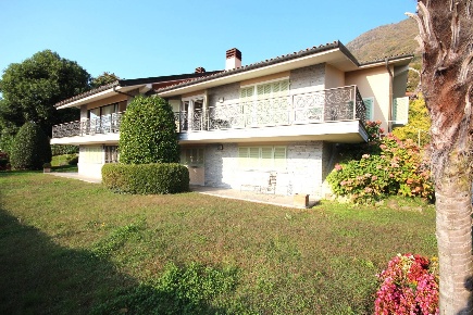 Foto Villa singola in Corso Risorgimento, Ghiffa di 400 m² con 9 locali