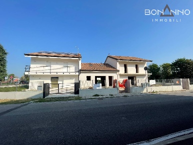 Foto Villa a schiera in Via Postioma, Castelfranco Veneto di 190 m²