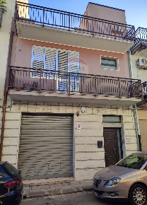 Foto Casa indipendente in Via Giuseppe Mazzini, Floridia di 264 m²