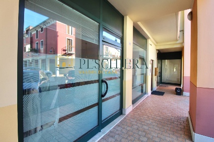Foto Attività commerciale in Piazza Cav. Emilio Danese, Bussolengo di 72 m²