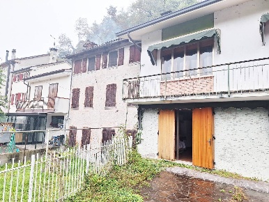 Foto Rustico a Vidor Centro di 223 m² con 6 locali in vendita