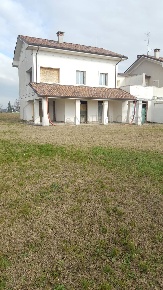 Foto Case semi ndipendenti a Cesena di 150 m² con 5 locali in vendita