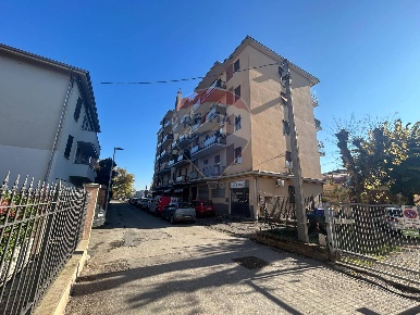 Foto Locale commerciale in via Ferdinando Guerci, Parma San Leonardo