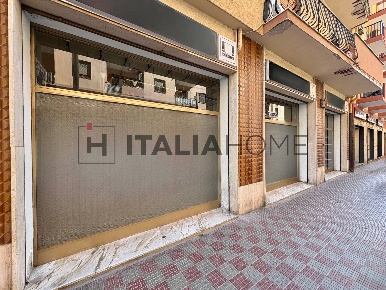 Foto Locale commerciale in via Enrico Lai, Cagliari di 216 m² con 1 locali