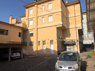 Foto Negozio a Ponsacco Centro di 318 m² con 2 locali in vendita