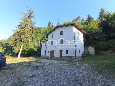 Foto Casale a Camaiore Camaiore Paese di 220 m² con 7 locali in vendita