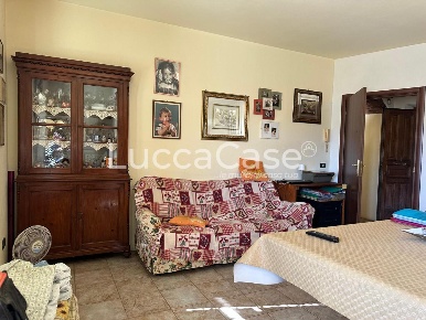 Foto Casa indipendente a Villa Basilica Centro di 240 m² con 8 locali