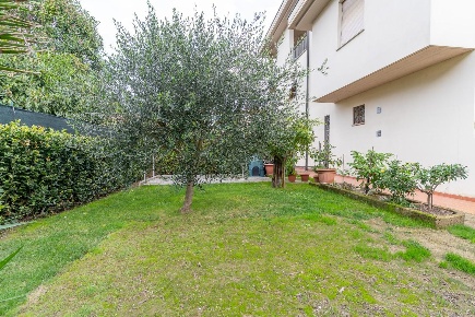 Foto Villa a schiera a Santa Croce sull'Arno Centro di 130 m² con 6 locali