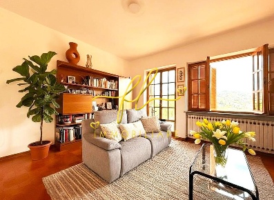 Foto Villa unifamiliare a Pomarance Montecerboli di 193 m² con 8 locali