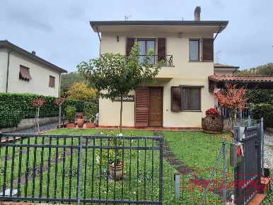 Foto Villa a schiera a Pescaglia San Martino In Freddana Monsagr di 130 m²