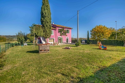 Foto Casa indipendente a Castelfranco di Sotto Centro di 200 m² in vendita