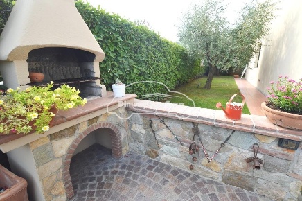 Foto Villa a schiera a Capannori Centro di 160 m² con 6 locali in vendita