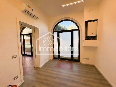 Foto Negozio a Empoli Centro Storico di 60 m² con 3 locali in affitto