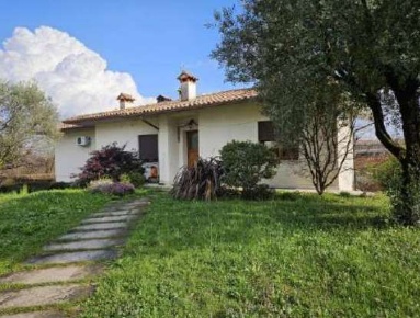 Foto Villa unifamiliare in Via S. Paolo, Pieve del Grappa Rosset di 243 m²