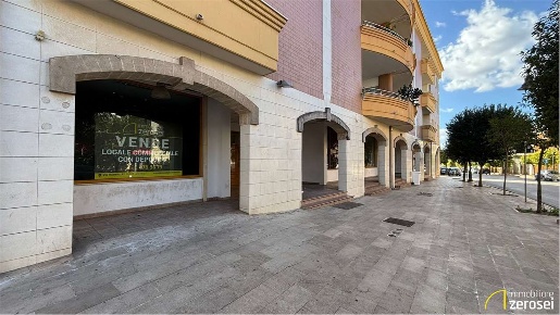 Foto Negozio in Corso Roma 64, Noicattaro Centro di 88 m² con 1 locali