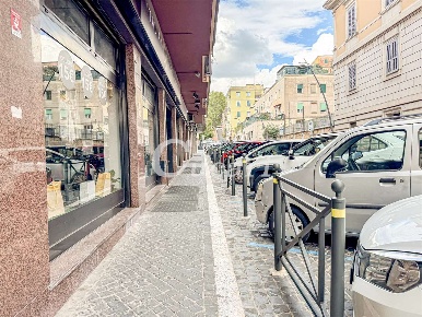 Foto Negozio a Frascati di 90 m² con 2 locali in affitto