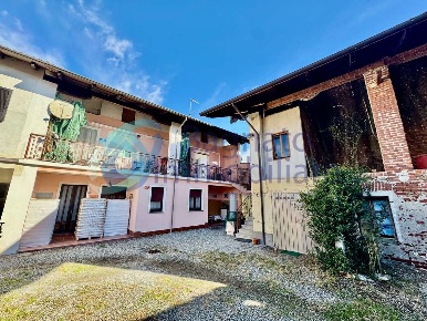 Foto Appartamento in Via per Carpignano Sesia  2/D, Landiona di 315 m²