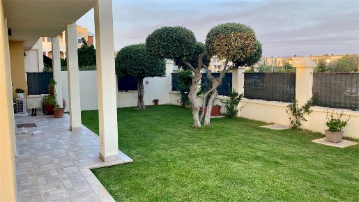 Foto Appartamento in via Thiesi 1, Quartucciu Centro di 135 m² con 4 locali