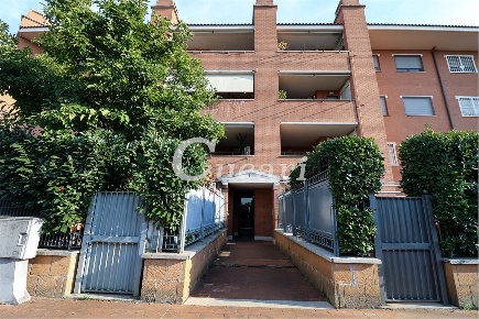 Foto Appartamento in Via Poseidone, Roma Torre Angela di 50 m² con 2 locali