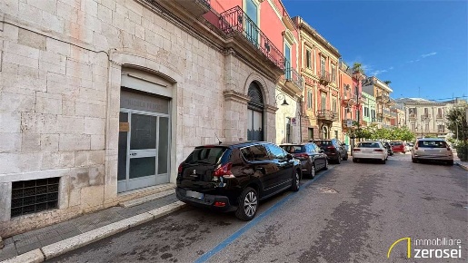 Foto Ufficio in Corso Roma 5, Noicattaro Centro di 100 m² con 3 locali