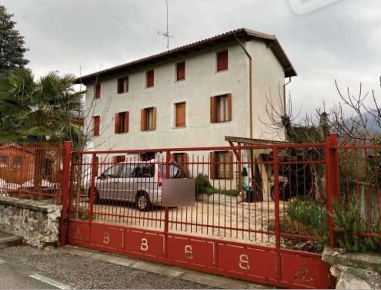 Foto Casa indipendente in Via Maniago, Fanna di 186 m² con 7 locali