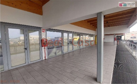 Foto Capannone industriale in Via Emilia Ovest, Modena Madonnina - Tre Olmi