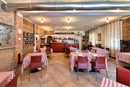 Foto Attività commerciale a Cassina Rizzardi di 390 m² con 10 locali