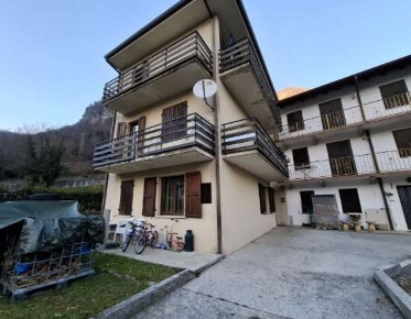 Foto Appartamento in Via Roma, Bordano Centro di 142 m² con 6 locali