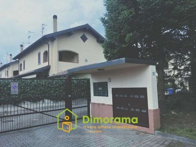 Foto Casa indipendente in Via Cassino 7, Castano Primo Centro di 135 m²