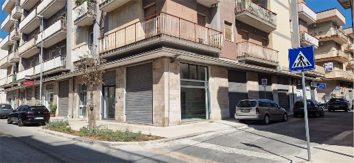 Foto Negozio in Corso vittorio emanuele 118, Triggiano di 115 m² in vendita