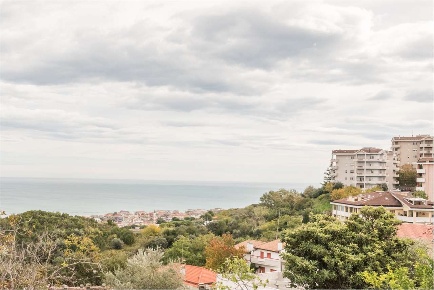 Foto Appartamento a Pescara di 90 m² con 5 locali in vendita