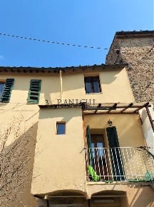 Foto Appartamento a Asciano di 128 m² con 7 locali in vendita