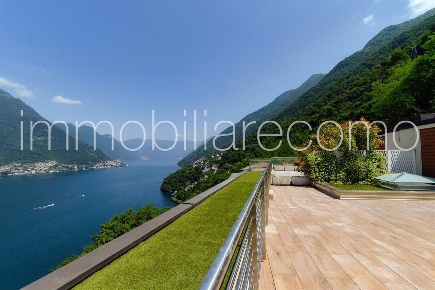 Foto Attico in via per Bellagio, Faggeto Lario di 240 m² con 8 locali