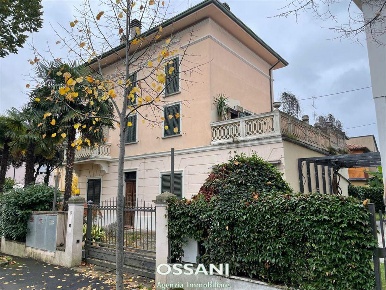 Foto Casa indipendente in VIALE MAZZINI, Riolo Terme Centro di 405 m²